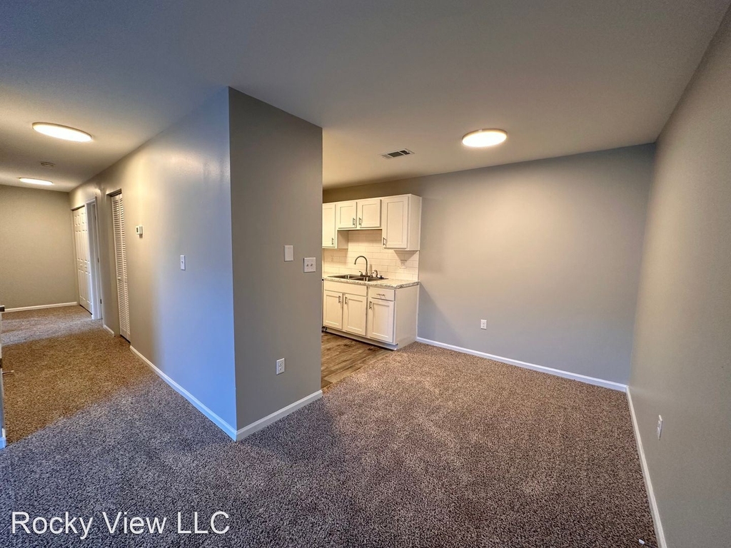 1810 Rocky View Way - Photo 2