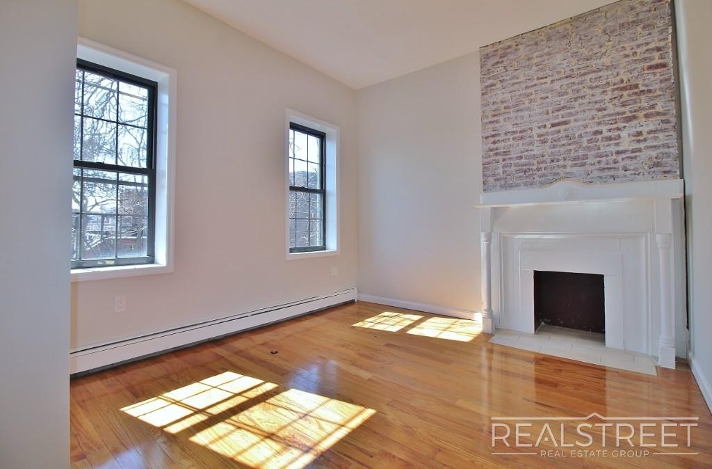 446 Hancock Street - Photo 17