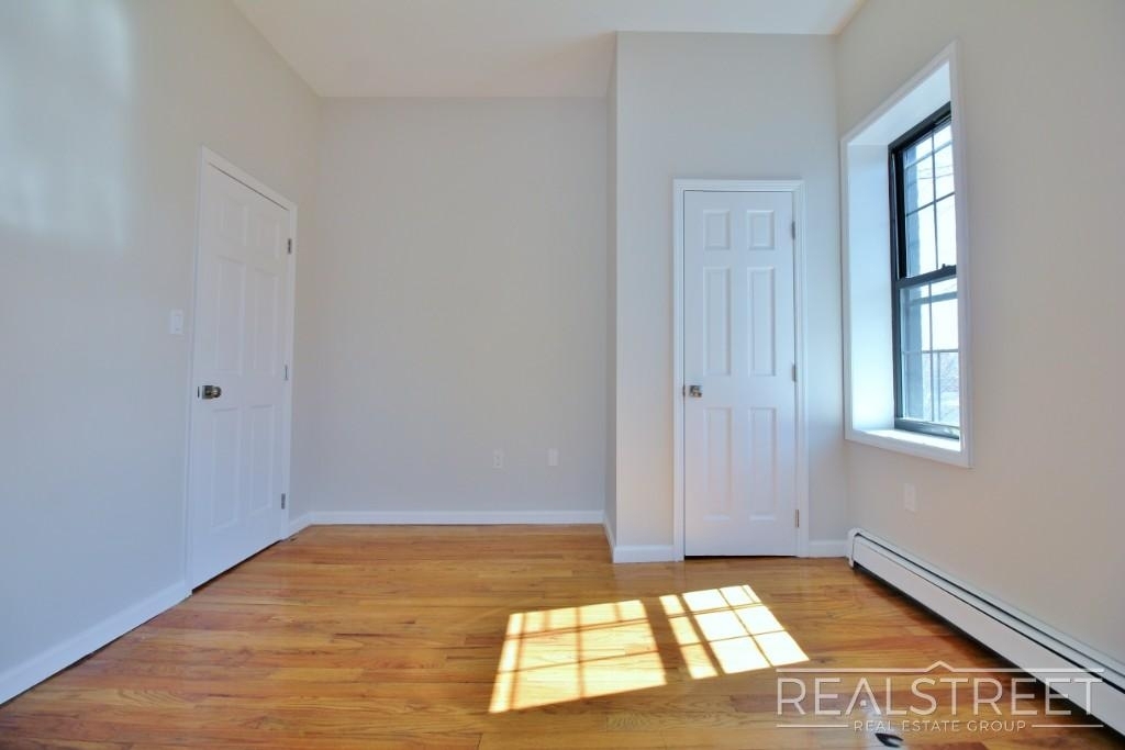 446 Hancock Street - Photo 18