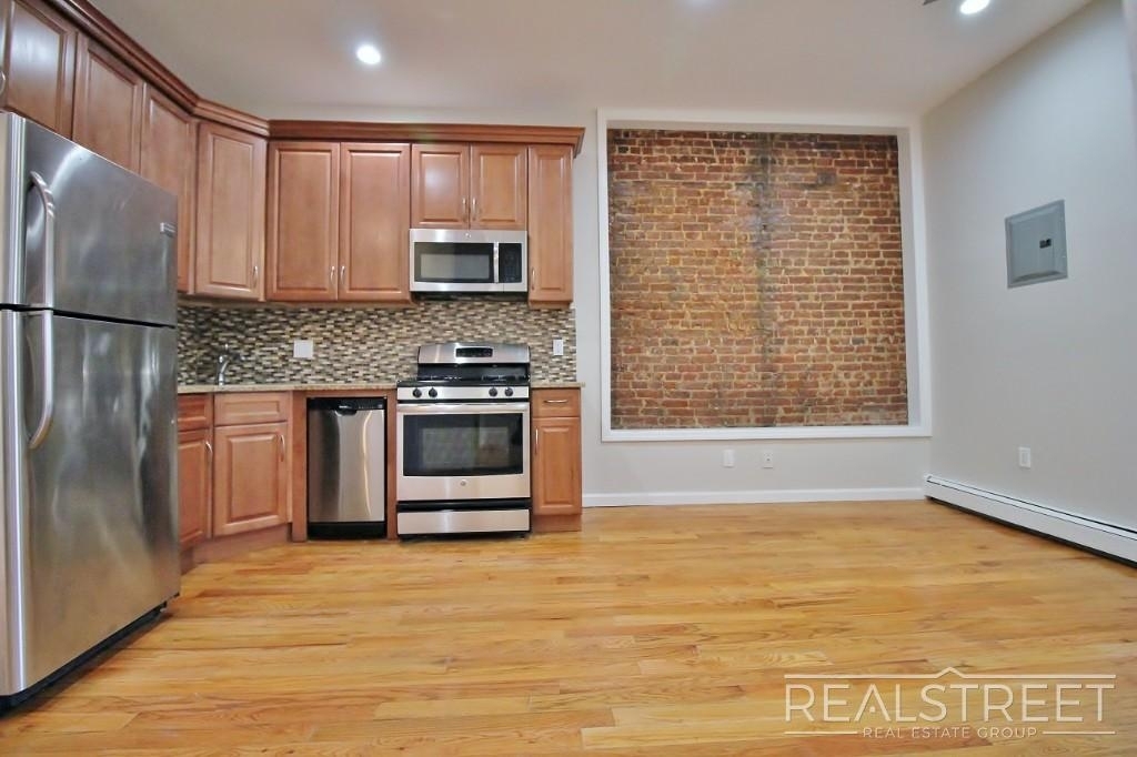 446 Hancock Street - Photo 15