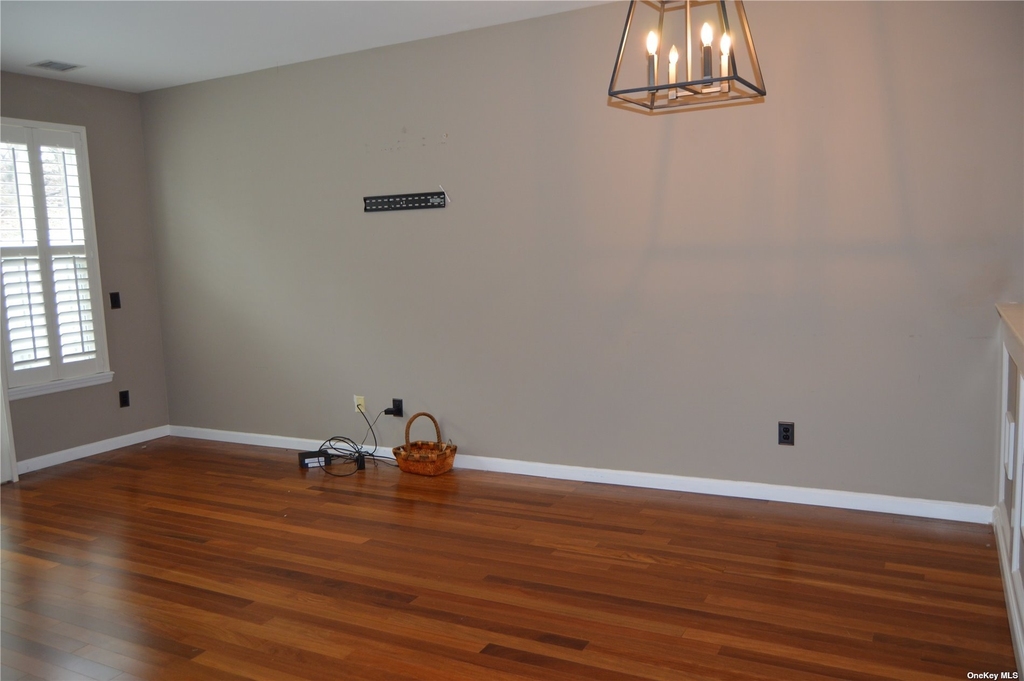 215 Windward - Photo 3