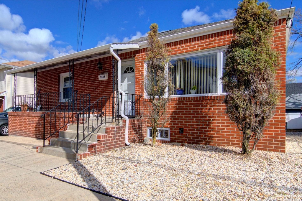 1328 D Street - Photo 1