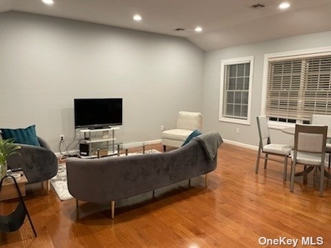 40b Manorhaven Boulevard - Photo 2