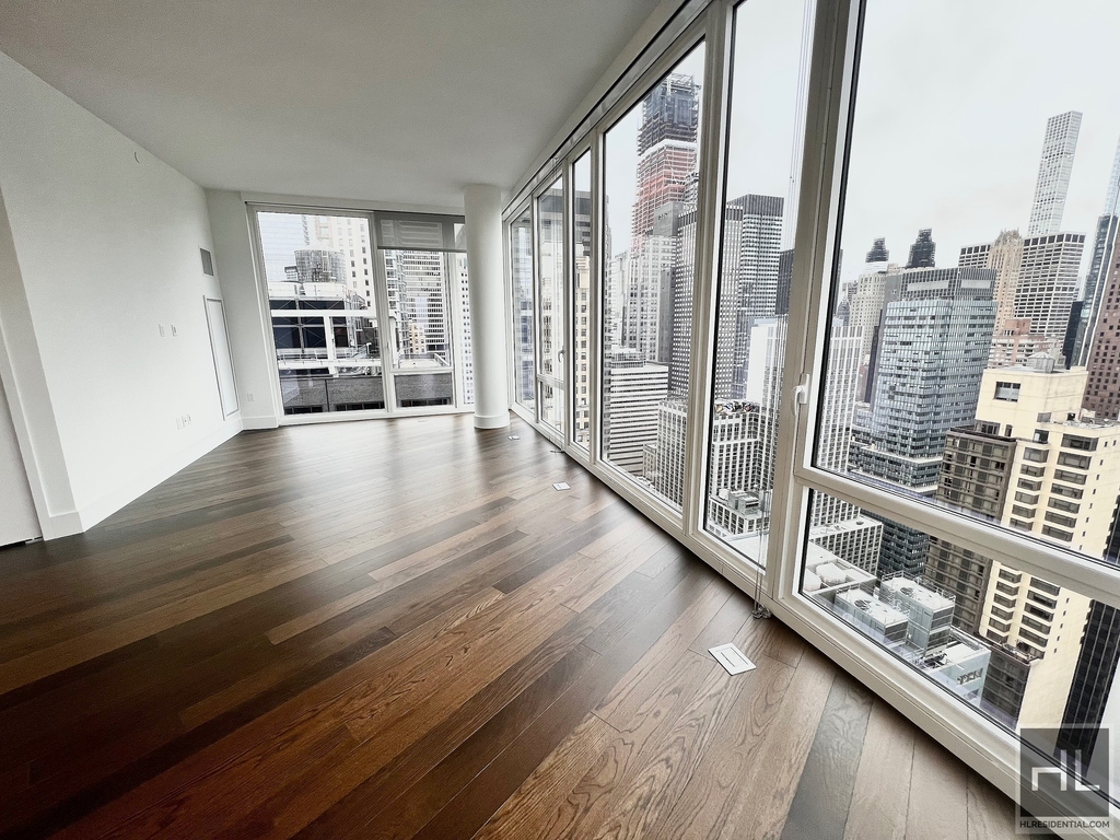 East 44th Street - Photo 1