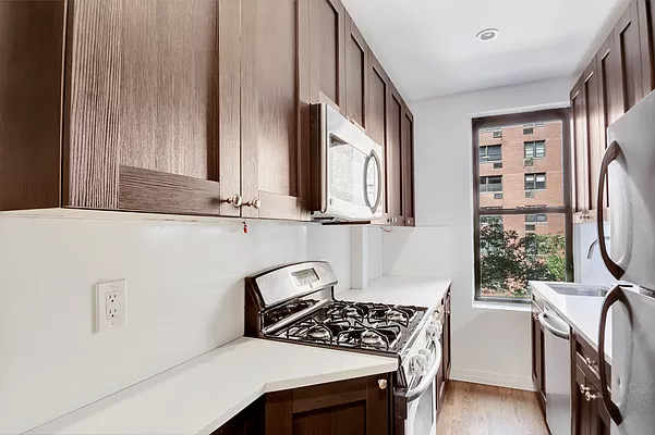 226 East 70th Street - Photo 5