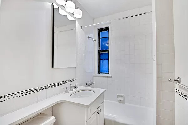 226 East 70th Street - Photo 7