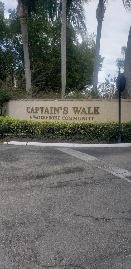 240 Captains Walk - Photo 0