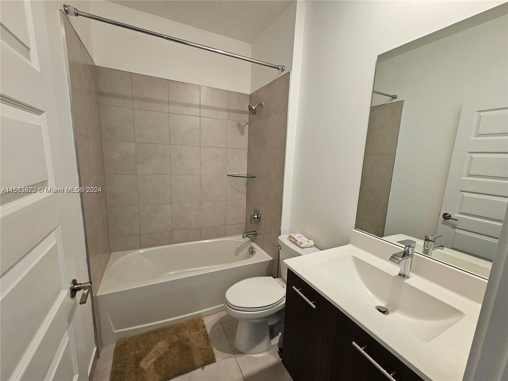 4670 Nw 84th Ave - Photo 14