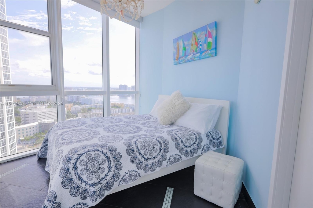 18201 Collins Ave - Photo 2