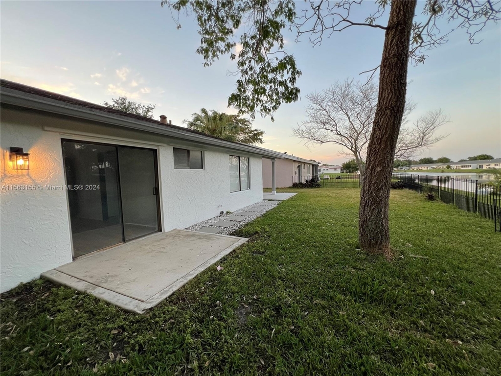 8901 Nw 9th Pl - Photo 41