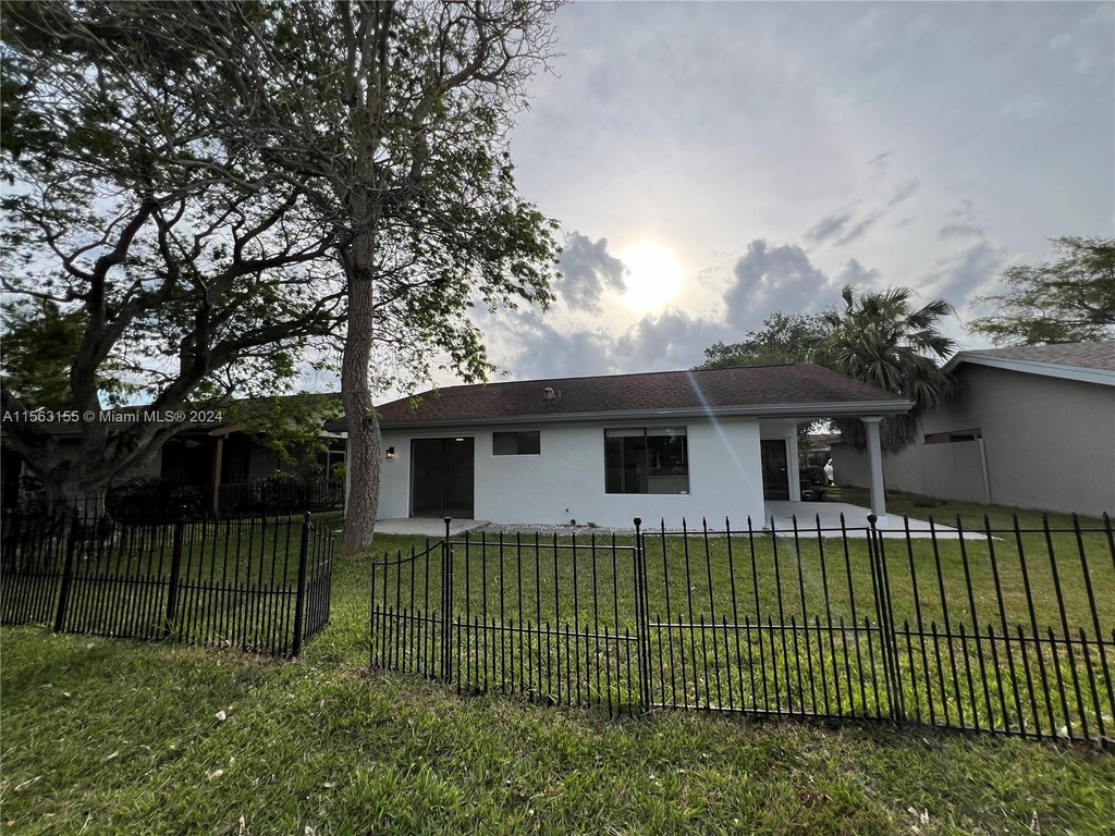 8901 Nw 9th Pl - Photo 44