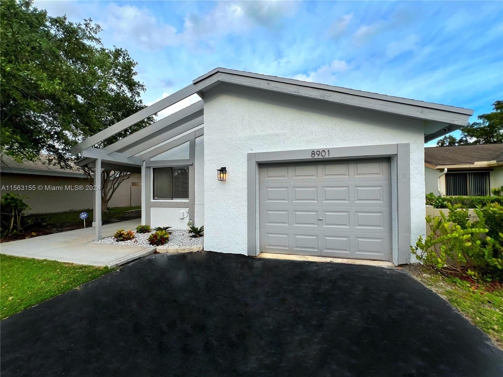 8901 Nw 9th Pl - Photo 4