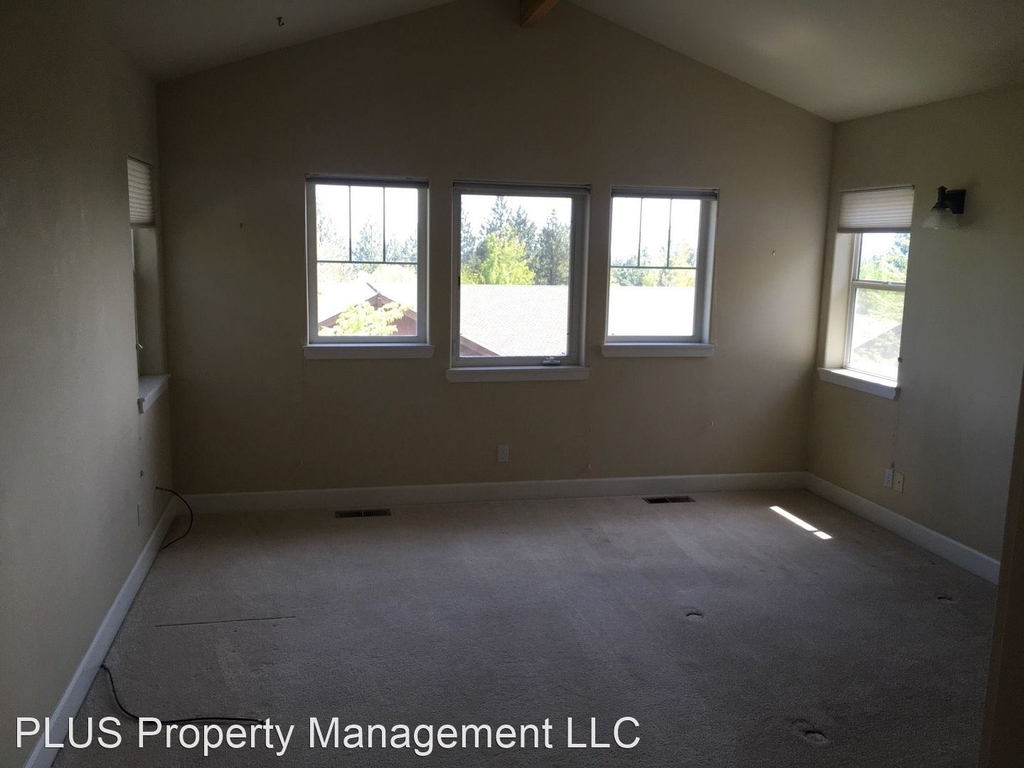 3075 Nw Merchant Way - Photo 15