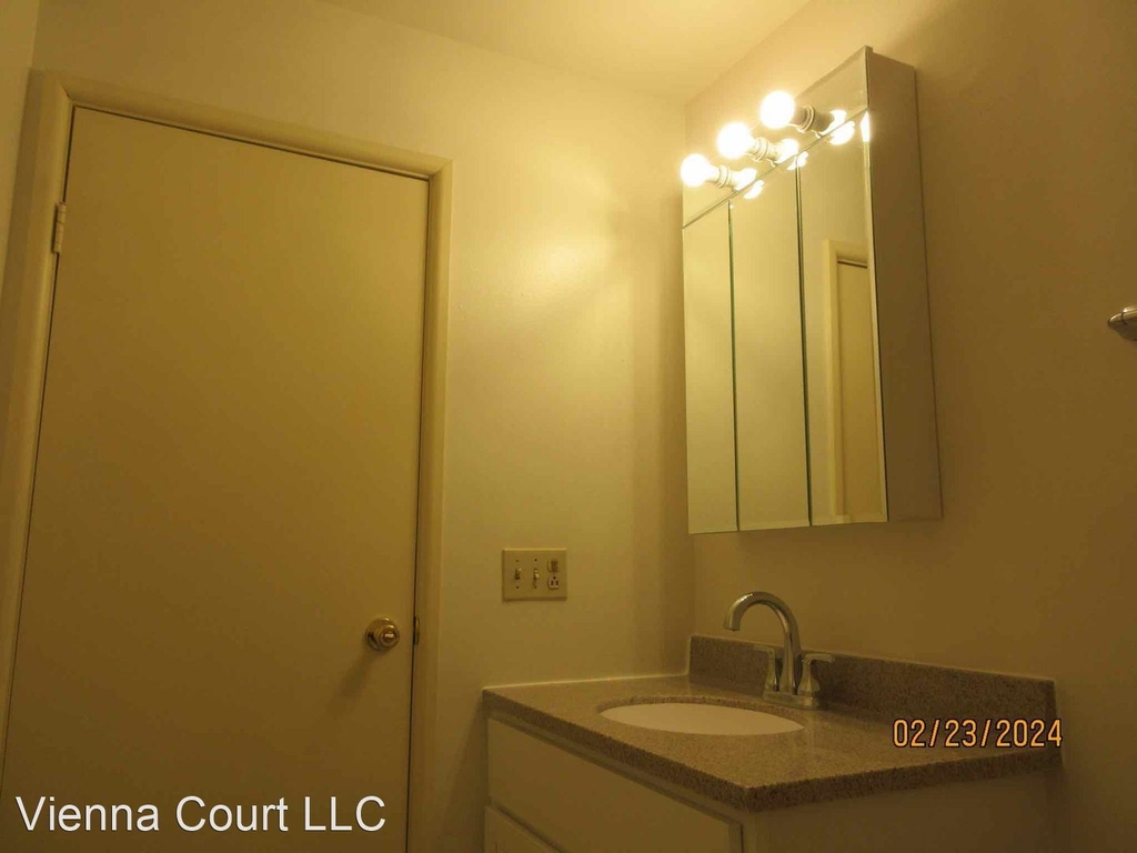 N111 W15621 - 15625 Vienna Court - Photo 11