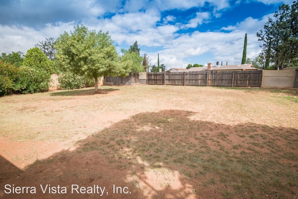 2049 E Carmelita Drive - Photo 29