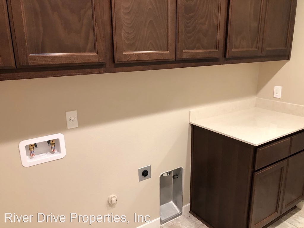 592 Janell Ct. - Photo 10