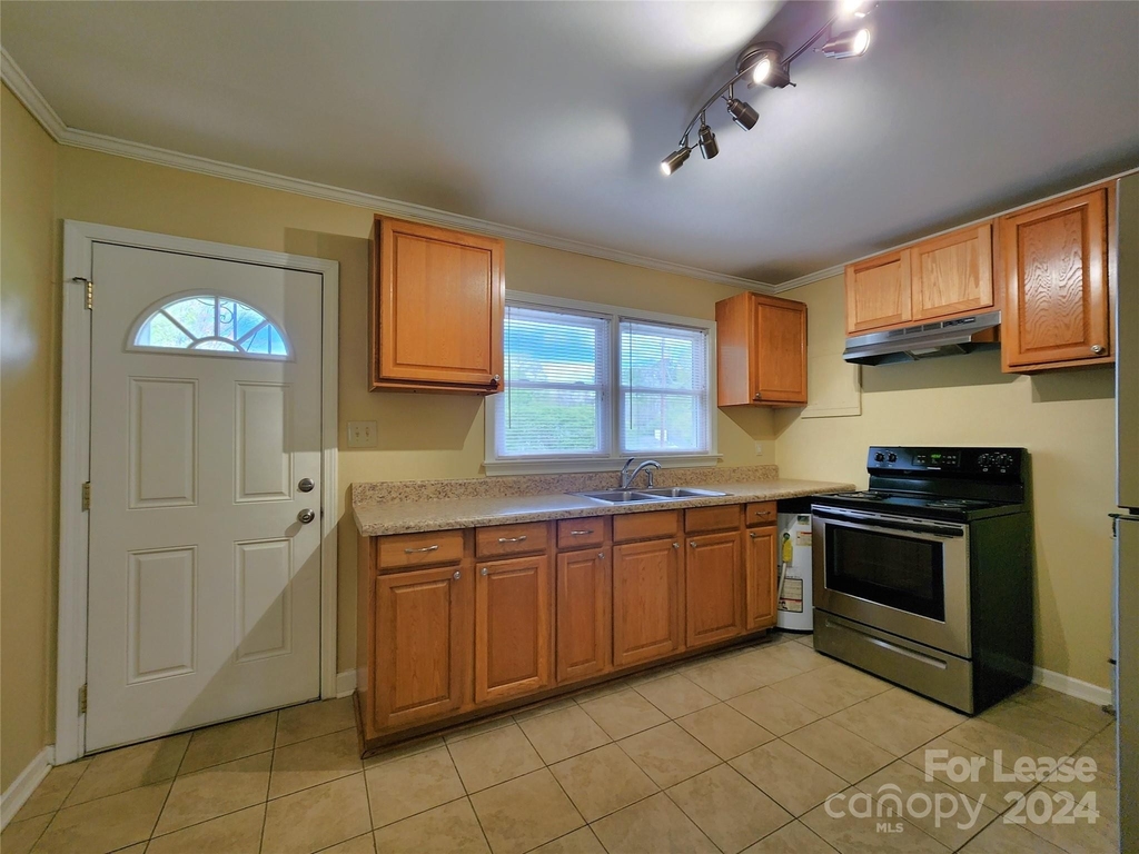 2117 Oakdale Road - Photo 3