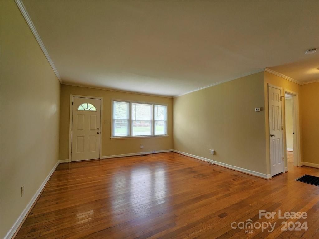 2117 Oakdale Road - Photo 7