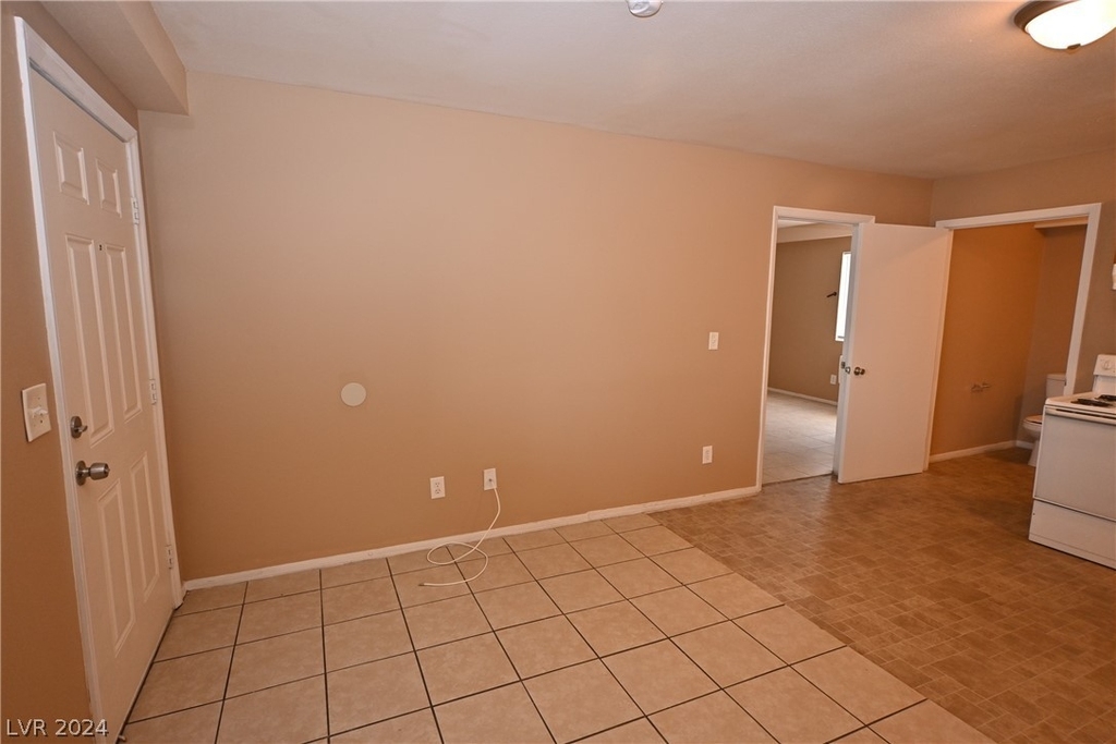 3017 E Carey Avenue - Photo 3