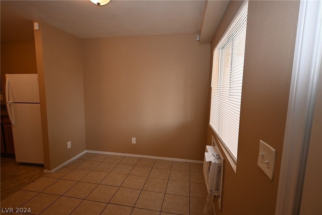 3017 E Carey Avenue - Photo 2