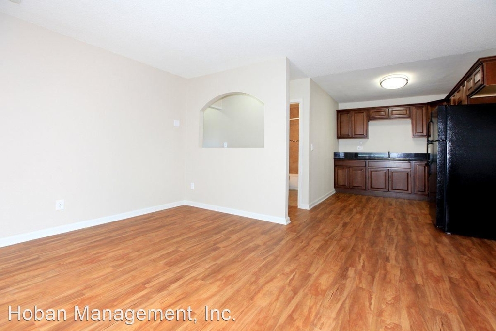 10229 Ashwood St - Photo 1