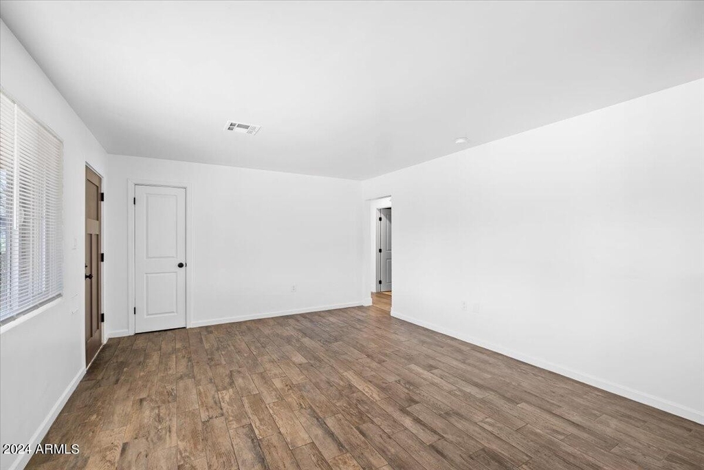 528 W 18th Street - Photo 5