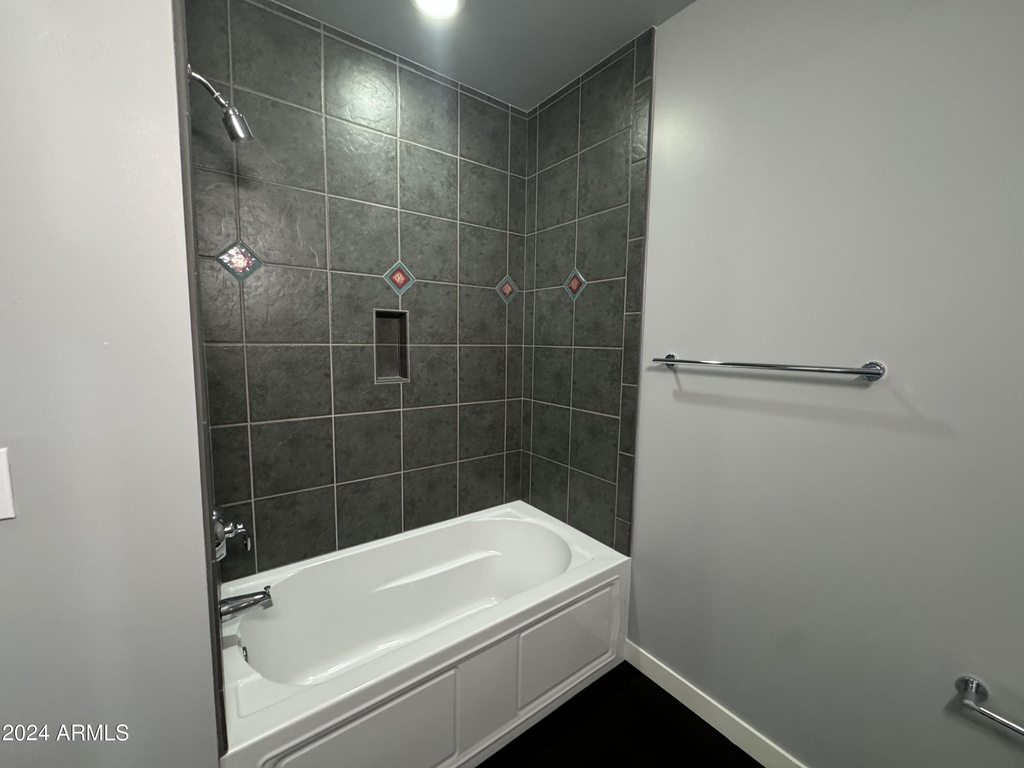 1 E Lexington Avenue - Photo 15