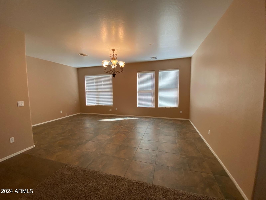 3824 S 100 Lane - Photo 6