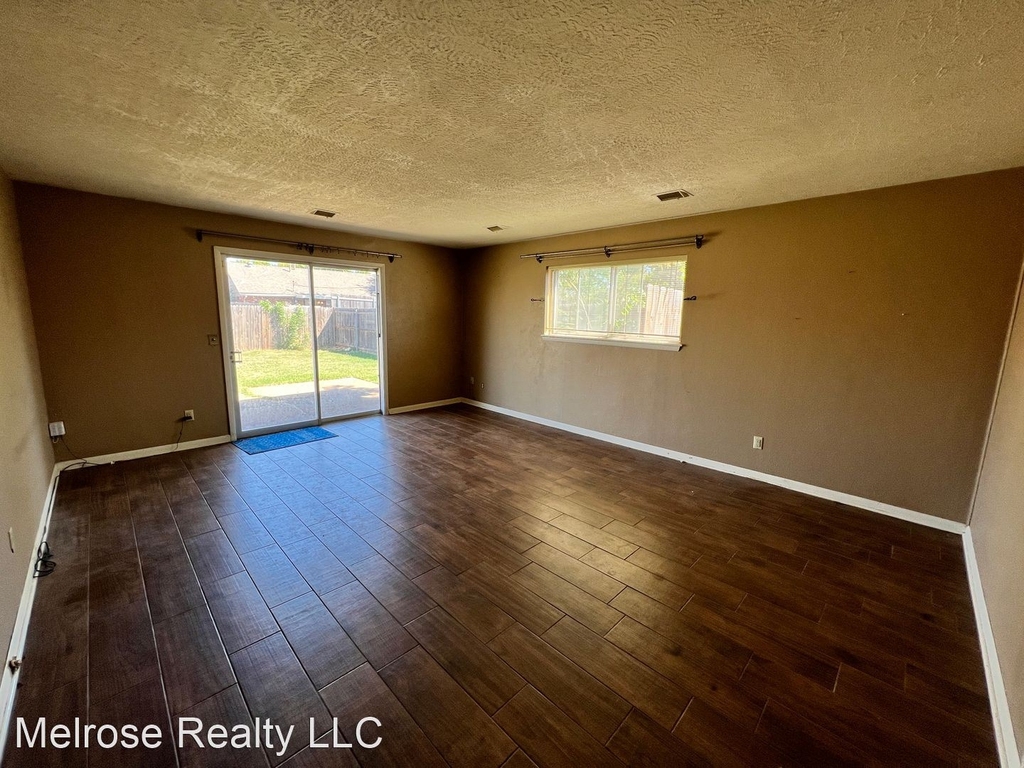 2737 Plymouth Lane - Photo 14