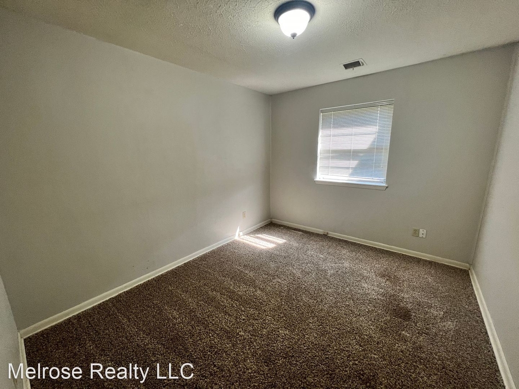 2737 Plymouth Lane - Photo 2