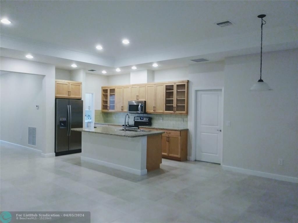 901 Sw 87th Ter - Photo 2