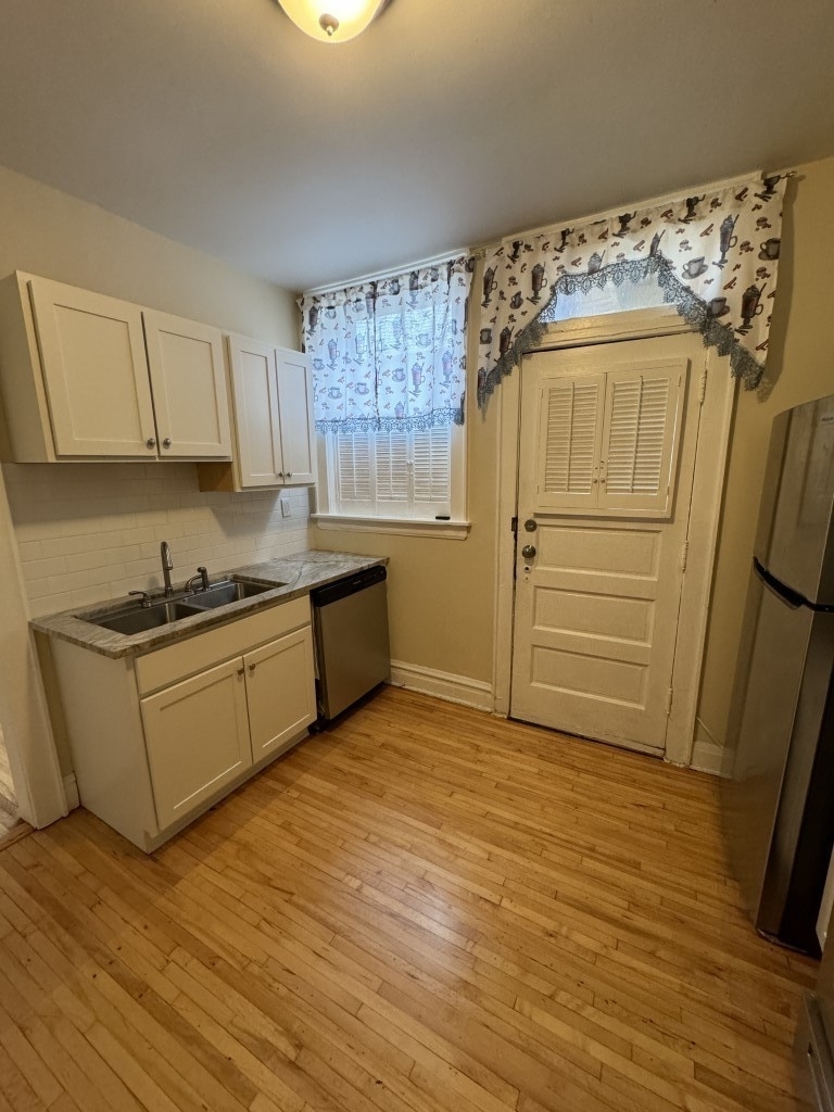 2221 W Arthur Avenue - Photo 2