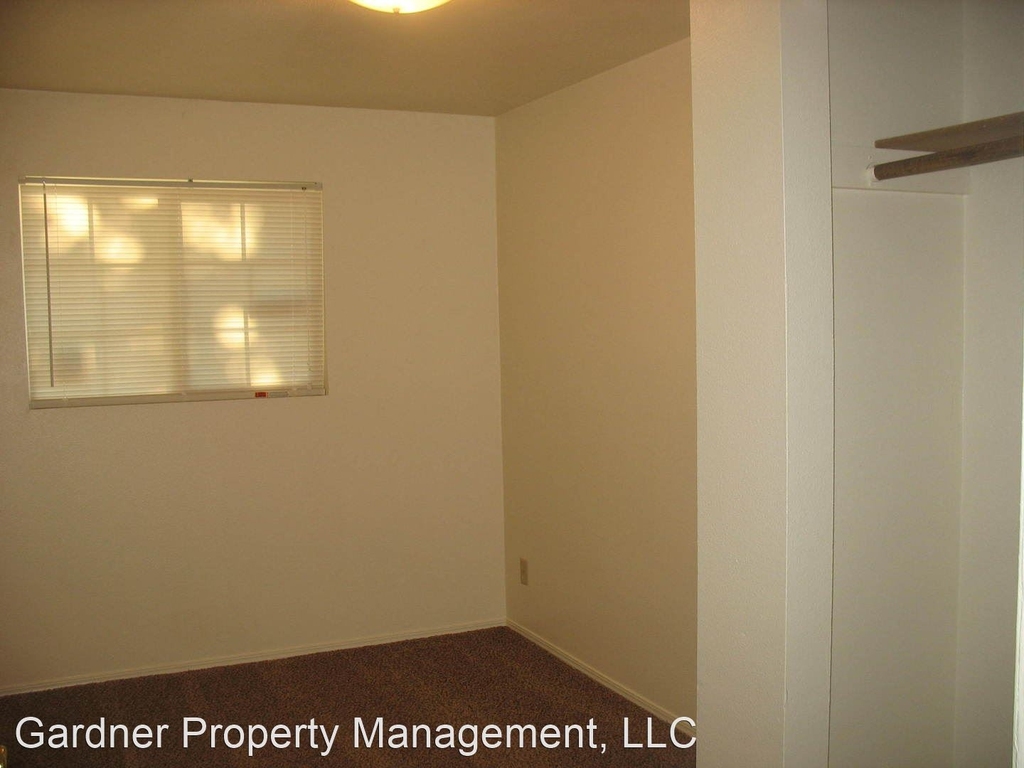 219 E. Denver St. - Photo 5