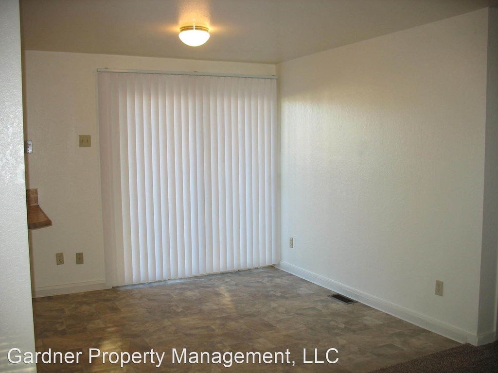 219 E. Denver St. - Photo 3