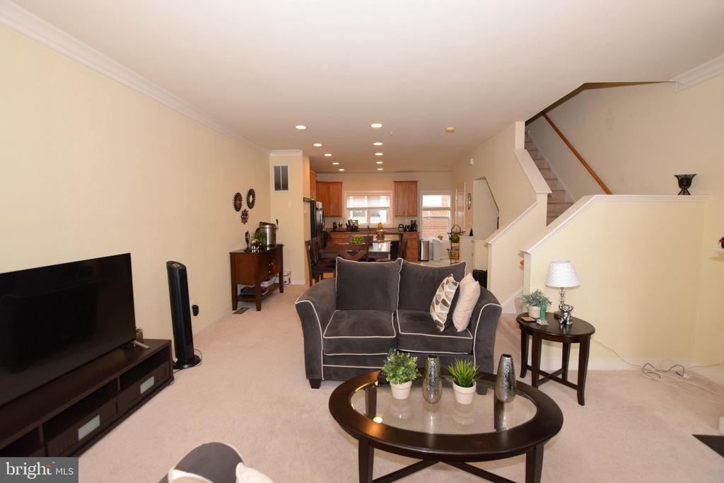 11022 Amherst Avenue - Photo 10