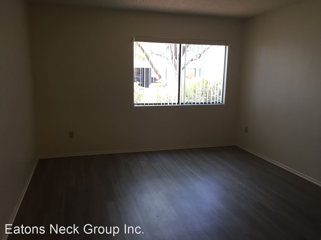 5245 Wood Street - Photo 12