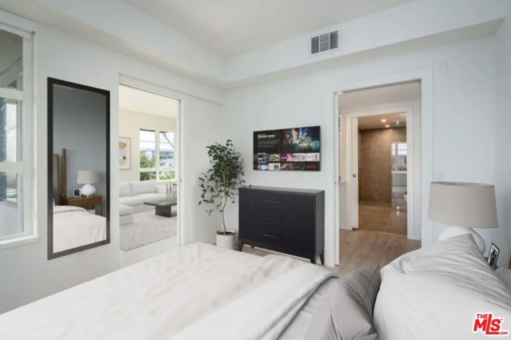 6933 Santa Monica Blvd - Photo 2