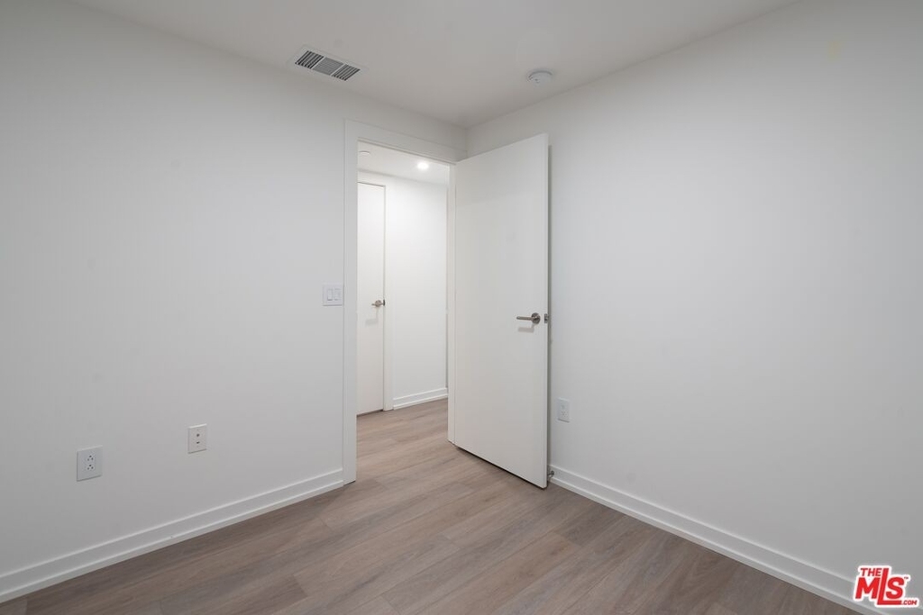 6933 Santa Monica Blvd - Photo 19