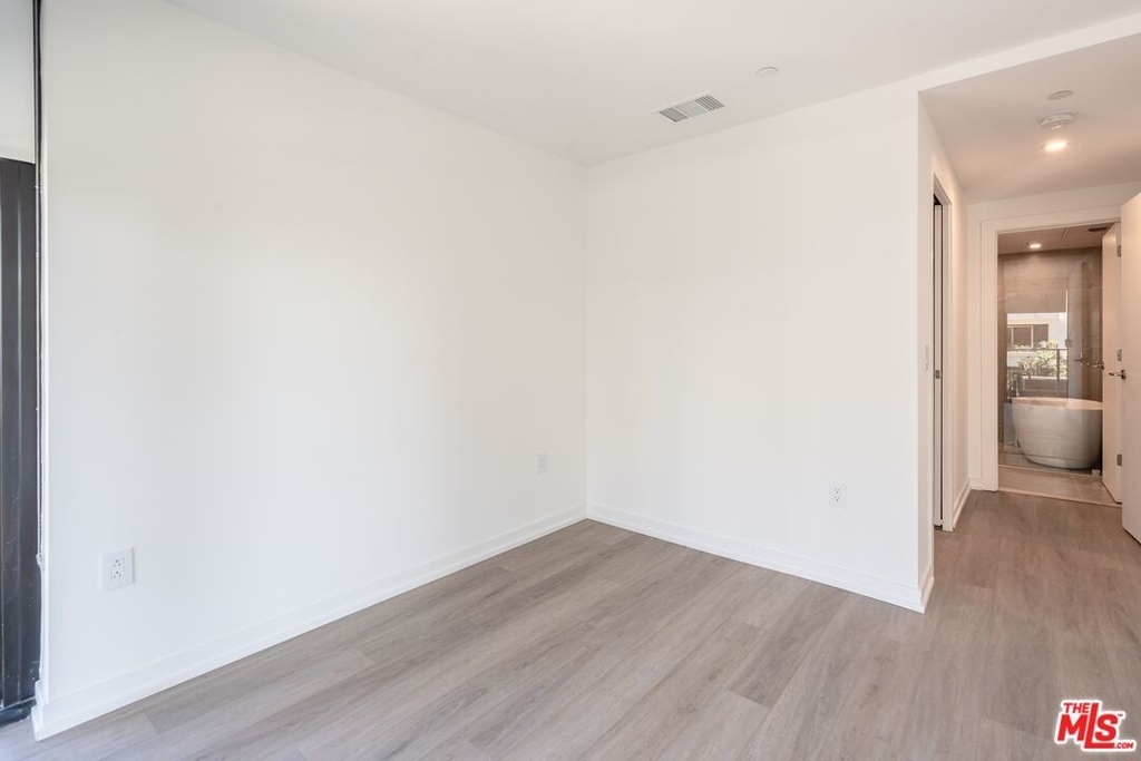 6933 Santa Monica Blvd - Photo 24