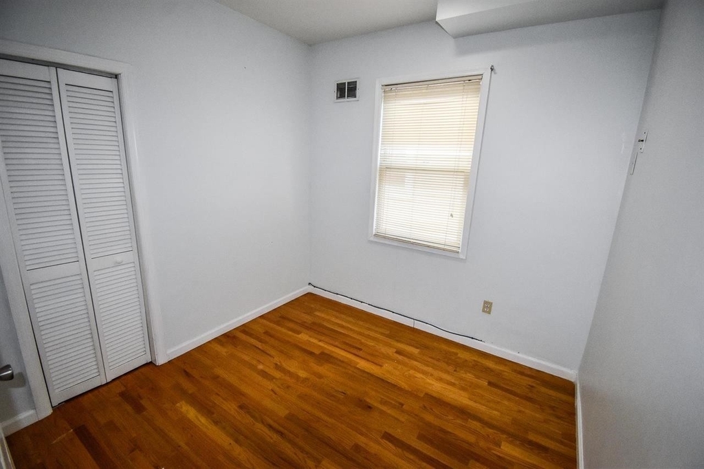 190 Zabriskie St - Photo 8