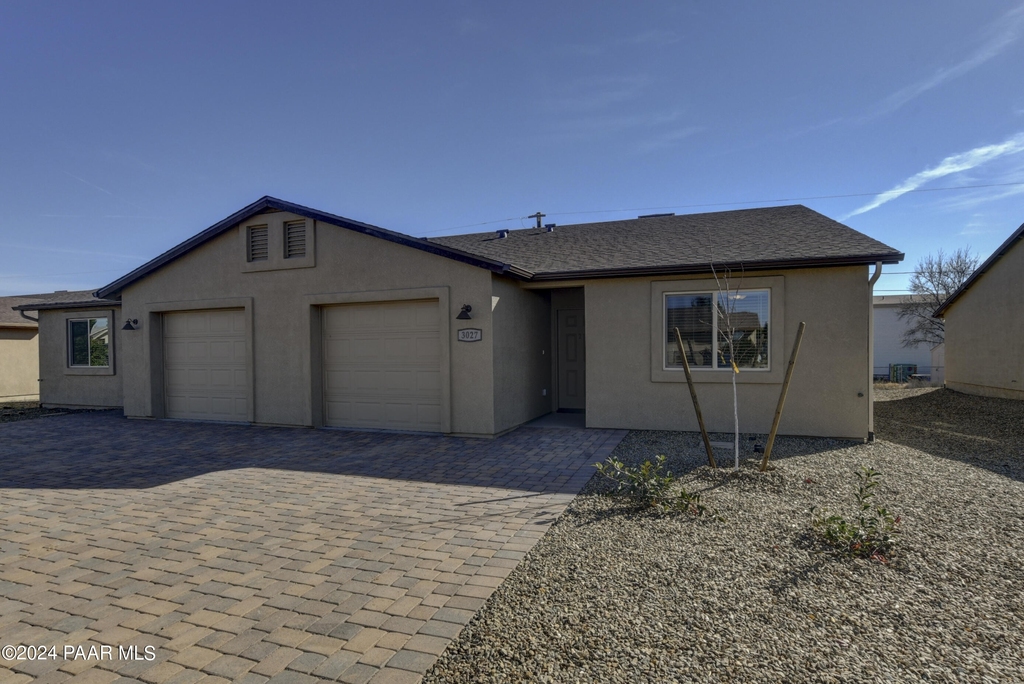 3027 N Corrine Drive - Photo 0