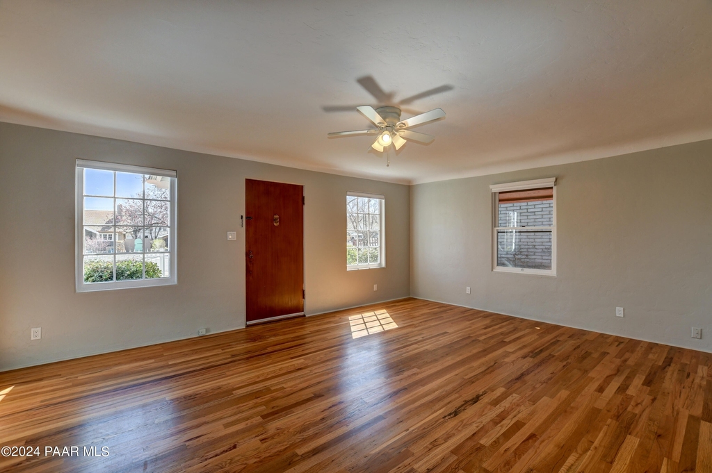 108 N Mt Vernon Avenue - Photo 2