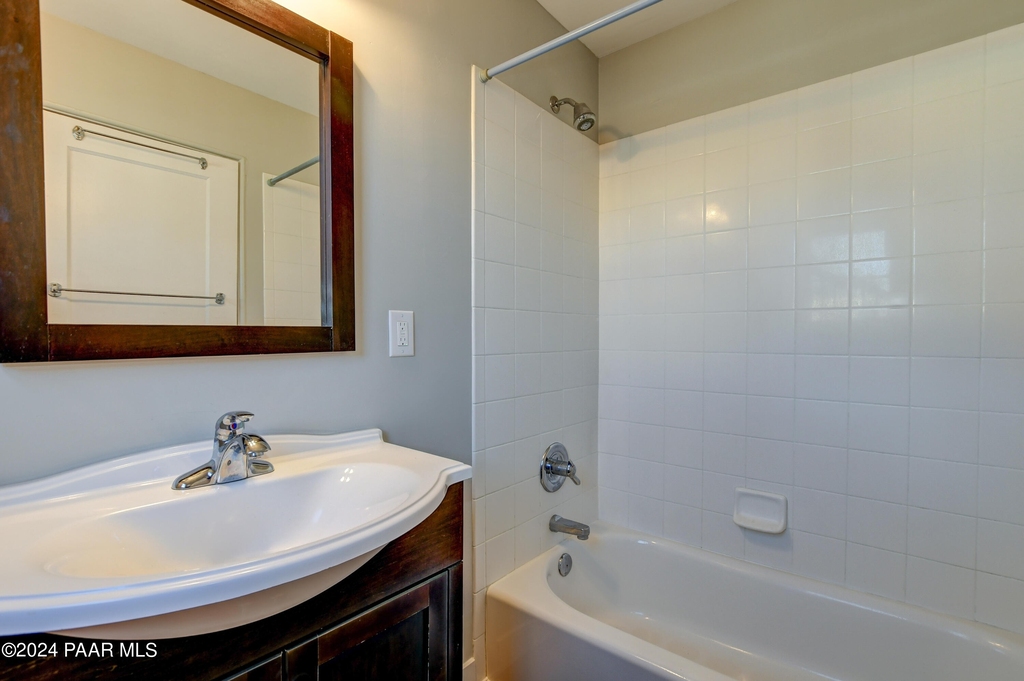 108 N Mt Vernon Avenue - Photo 9