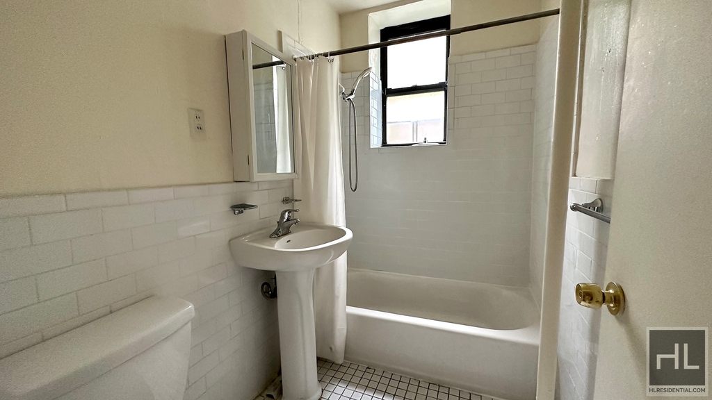 323a East 89th Street - Photo 2