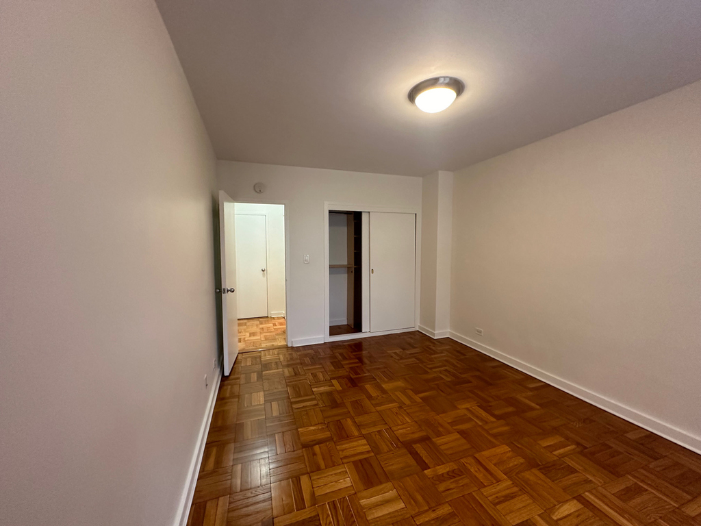 412 East 55th Street - Photo 10