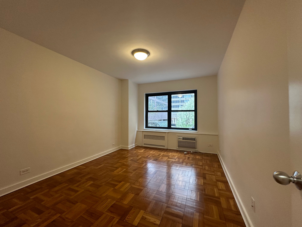 412 East 55th Street - Photo 8