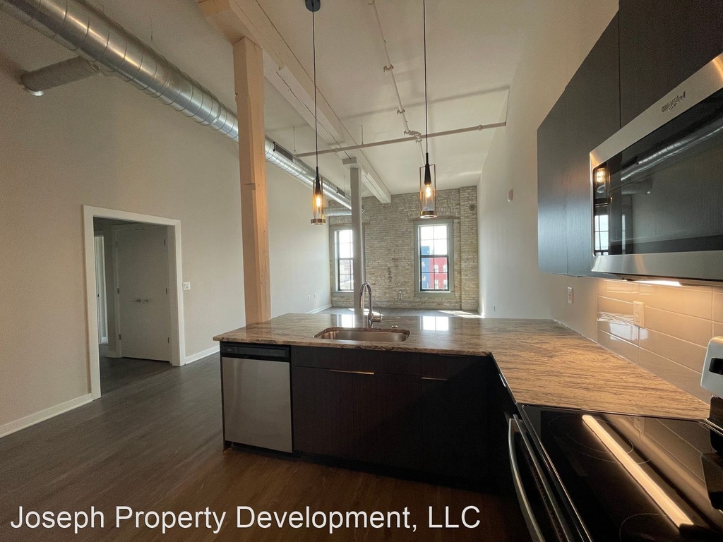 135 W. Seeboth St. - Photo 1