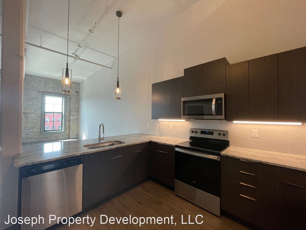 135 W. Seeboth St. - Photo 2