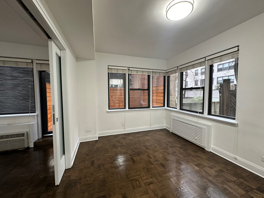 20 Beekman Place - Photo 4