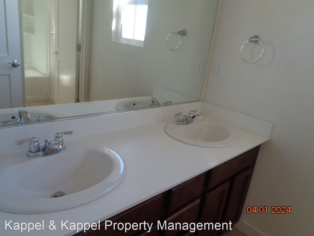 1075 Johns Hopkins Ct - Photo 12